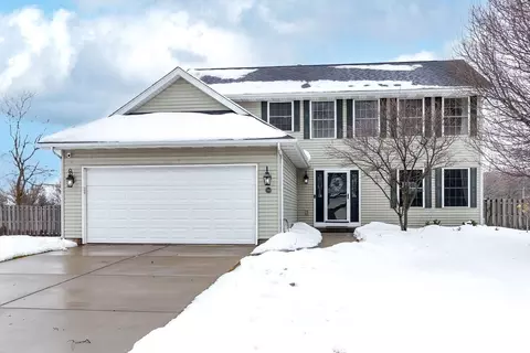 5144 Coventry Ct, Davenport, IA 52807