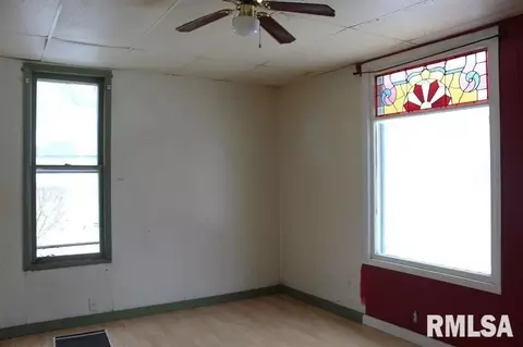 525 Willow St, Kewanee, IL 61443 photo 9