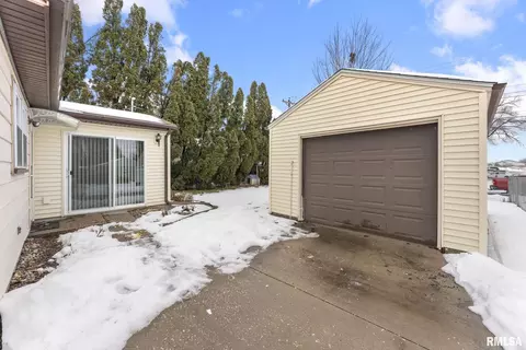 4420 51st St, Moline, IL 61265 photo 15