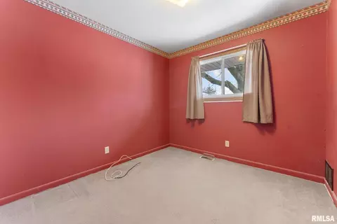 4420 51st St, Moline, IL 61265 photo 10