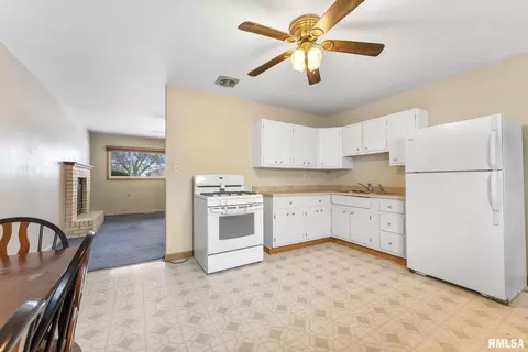 4420 51st St, Moline, IL 61265 photo 6