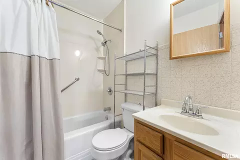 4420 51st St, Moline, IL 61265 photo 12
