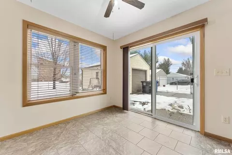 4420 51st St, Moline, IL 61265 photo 9
