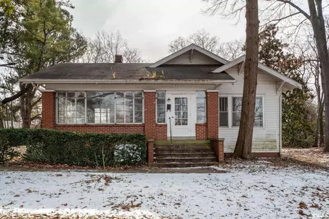 415 Robinson St, Harrisburg, IL 62946