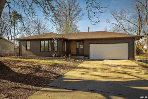 1108 S Vicksburg St, Marion, IL 62959