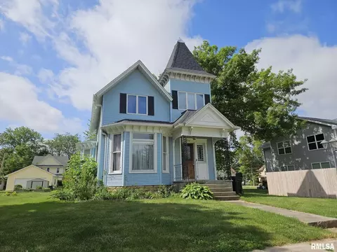 209 E 9th St, Tipton, IA 52772