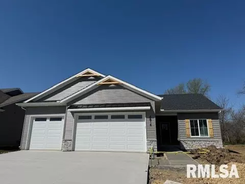 4814 Willow Cir, Davenport, IA 52806