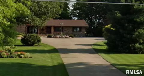 2145 N 13th Ave, Clinton, IA 52732