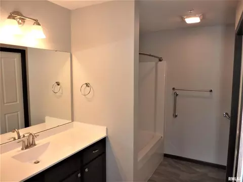 400 E Franklin St #103, Eldridge, IA 52748 photo 12