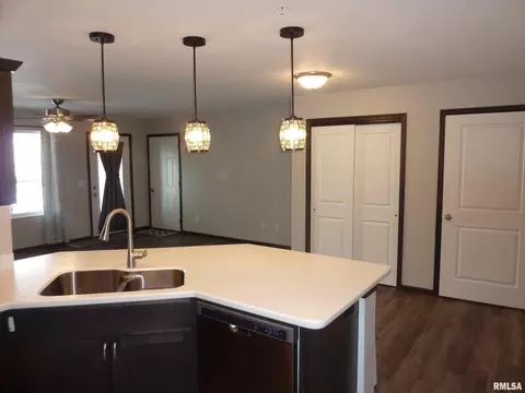 400 E Franklin St #103, Eldridge, IA 52748 photo 8