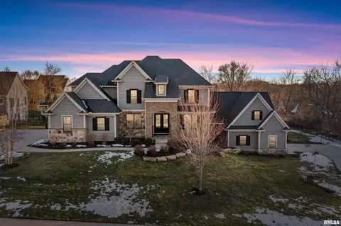 6863 Grover Sta, Bettendorf, IA 52722