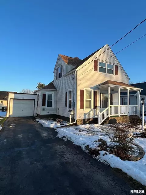 418 Dwight St, Kewanee, IL 61443 photo 2