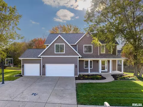 1196 Fox Hollow Ln, Le Claire, IA 52753