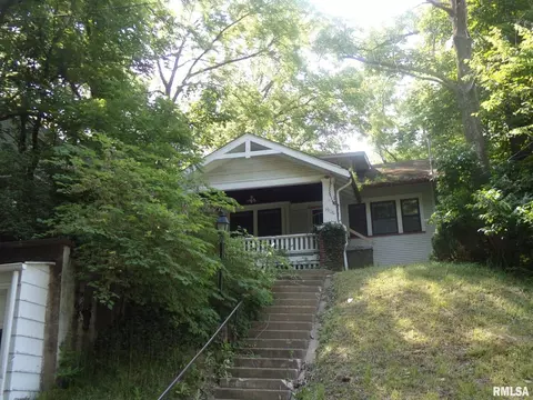 1906 11th Ave #A, Moline, IL 61265 photo 2
