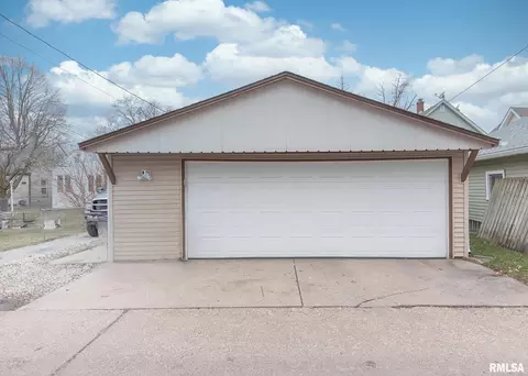 2010 2nd St, Moline, IL 61265 photo 29