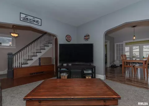 2010 2nd St, Moline, IL 61265 photo 2