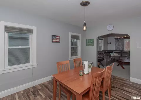 2010 2nd St, Moline, IL 61265 photo 8