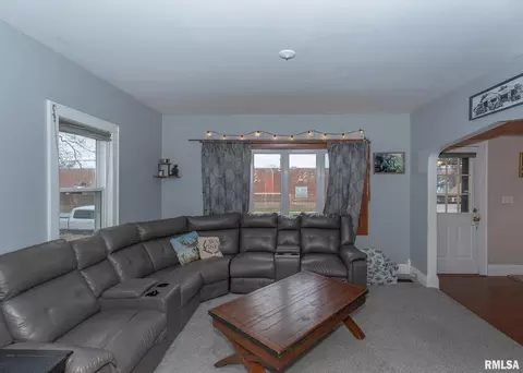 2010 2nd St, Moline, IL 61265 photo 3