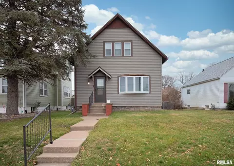 2010 2nd St, Moline, IL 61265