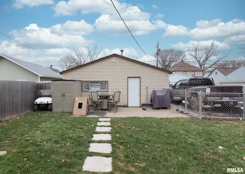 2010 2nd St, Moline, IL 61265 photo 30