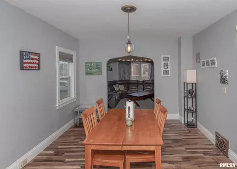 2010 2nd St, Moline, IL 61265 photo 5
