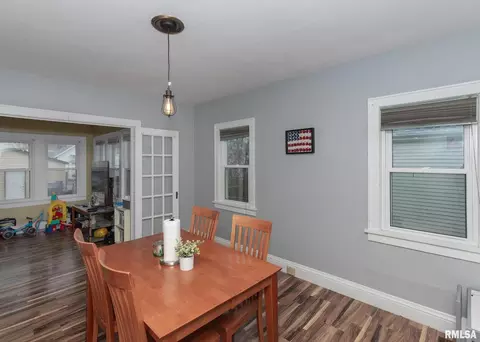 2010 2nd St, Moline, IL 61265 photo 6