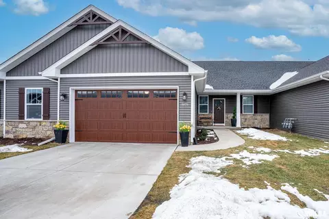 3079 Mary Leigh Dr, Bettendorf, IA 52722