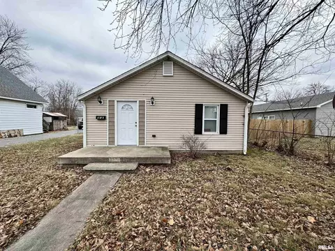 912 S 17th St, Herrin, IL 62948