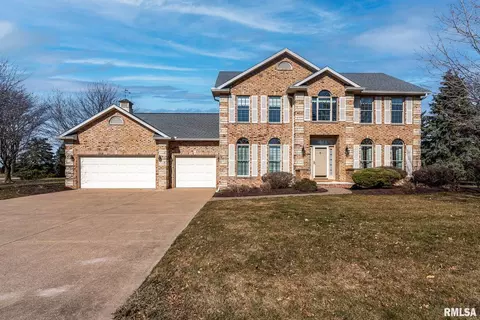 6650 James Rd, Bettendorf, IA 52722