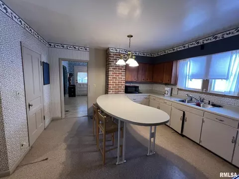 130 W Mill St, Kewanee, IL 61443 photo 11