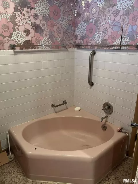 130 W Mill St, Kewanee, IL 61443 photo 36