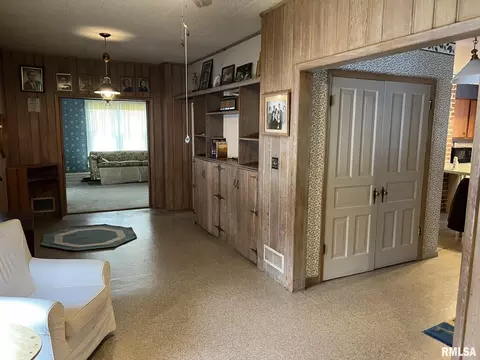 130 W Mill St, Kewanee, IL 61443 photo 24
