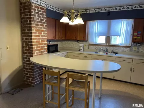 130 W Mill St, Kewanee, IL 61443 photo 12