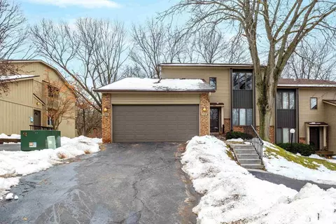 706 51st St #4, East Moline, IL 61244