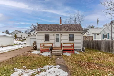 2722 Garfield St, Clinton, IA 52732