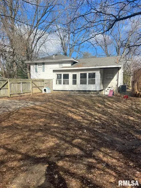 700 E Bryan St, Herrin, IL 62948 photo 5