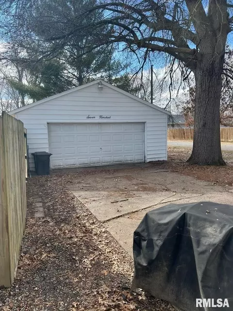 700 E Bryan St, Herrin, IL 62948 photo 22