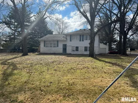 700 E Bryan St, Herrin, IL 62948 photo 3