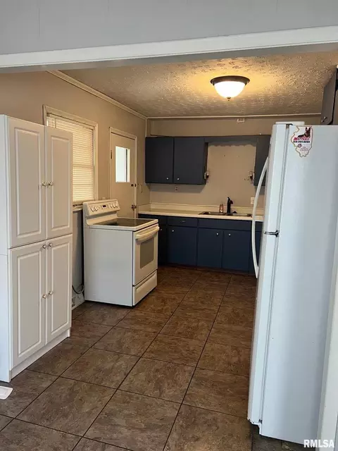 700 E Bryan St, Herrin, IL 62948 photo 9