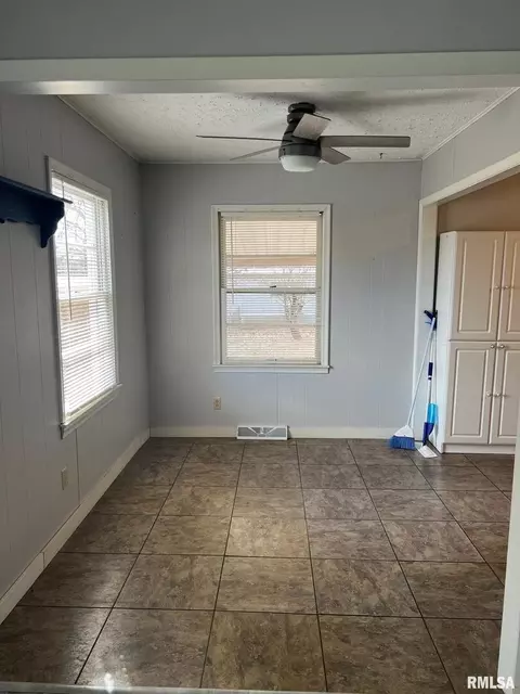700 E Bryan St, Herrin, IL 62948 photo 10