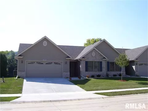 808 Hartz Ct, Le Claire, IA 52753