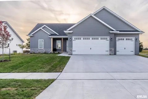 1712 S 5th St, Eldridge, IA 52748