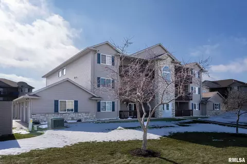 113 E Price St #303, Eldridge, IA 52748