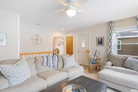 509 E Main St, Geneseo, IL 61254 photo 9