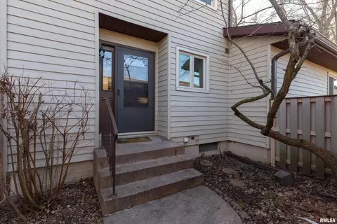 3613 Cedarwood Ct, Bettendorf, IA 52722