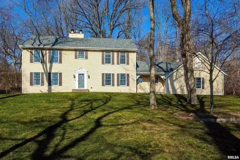 674 Mississippi Blvd, Bettendorf, IA 52722