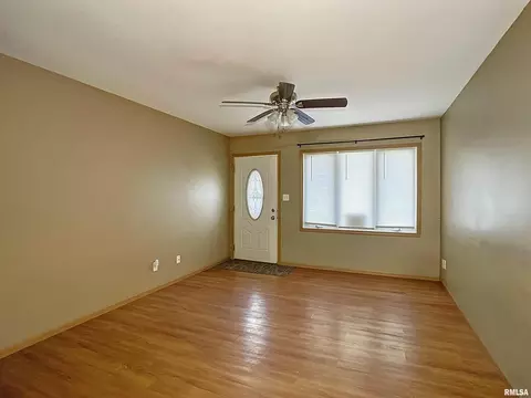 434 7th St E, Milan, IL 61264 photo 4
