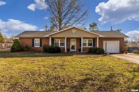 817 W Collins St, Goreville, IL 62939