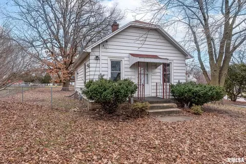 4901 N Pine St, Davenport, IA 52806