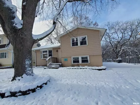 3322 W 7th St, Milan, IL 61264